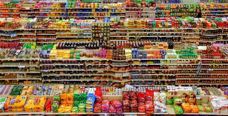 The Super Premium Divergence: How F&B Brands Stuck in the Middle Are Losing to Both Ends of the Market